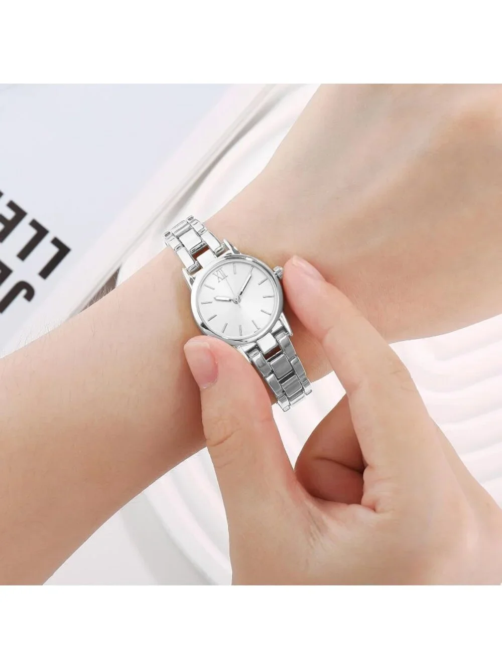 Women's Silver Analog Quartz Alloy Strap Daily Waterproof Exquisite Wrist Watch